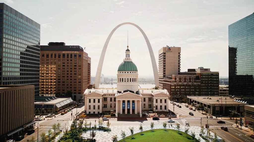 Downtown St. Louis Courthouse & Arch